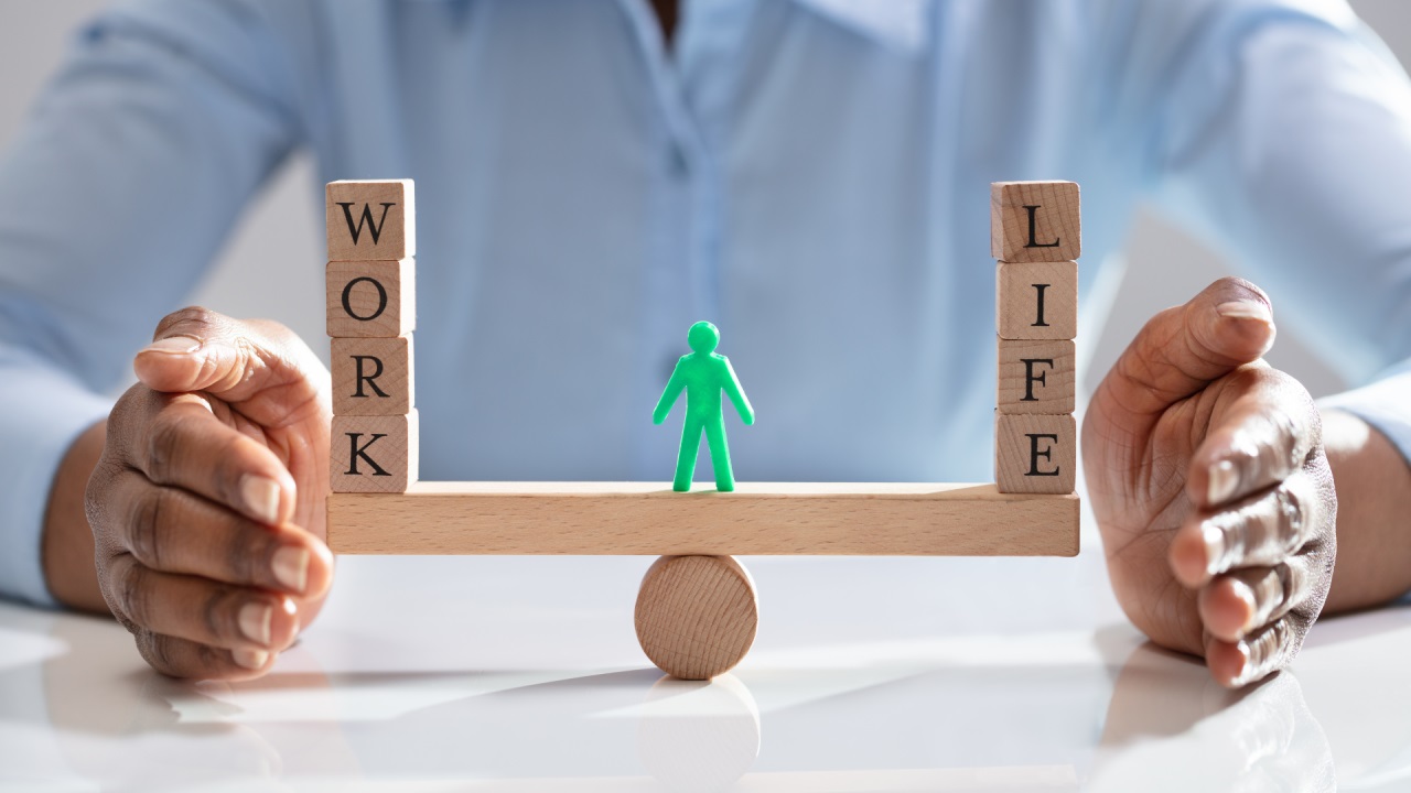 Flexible Schedules, Harmonious Life: The Work-Life Balance of Karaoke Jobs